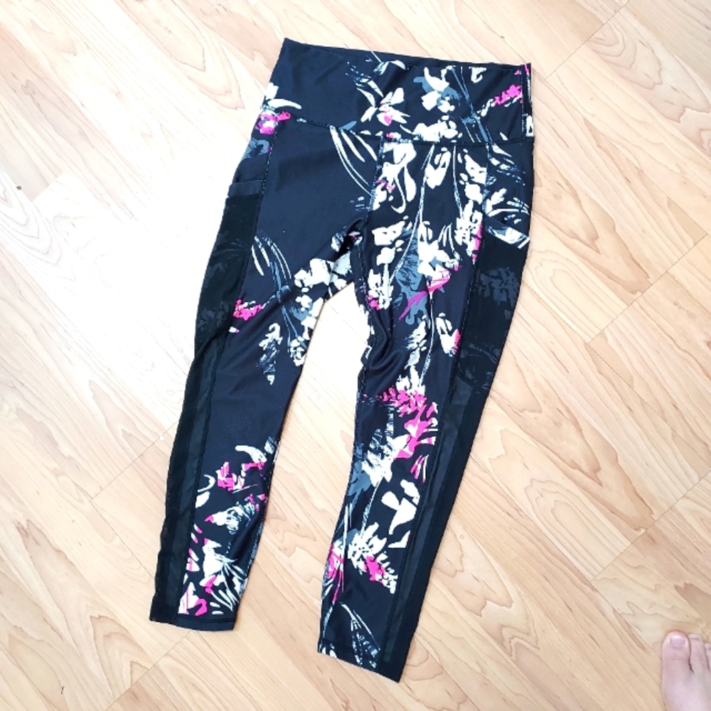 Guru active leggings - size Medium